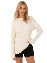 sweter-dluzszy-damski-delikatny-z-warkoczami