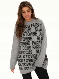 sweter-luzny-damski-wygodny-z-printem-oversize