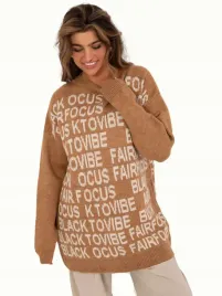sweter-luzny-damski-wygodny-z-printem-oversize