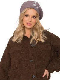 czapka-damska-zimowa-beret-z-aplikacja