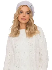 czapka-damska-zimowa-beret-z-aplikacja