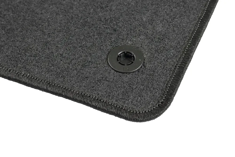 nissan-pulsar-2014-2018-dywaniki-basic-carmat-stan-nowy