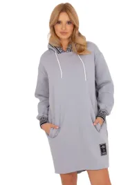 sukienka-damska-dresowa-o-kroju-oversize-z-kapturem