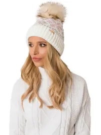 wygodna-czapka-damska-zimowa-beanie-z-pomponem