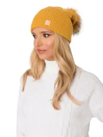 stylowa-czapka-zimowa-damska-beanie-z-pomponem