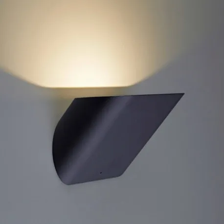 lampa-scienna-kinkiet-luxe-czarny-metal-kolor-czarny