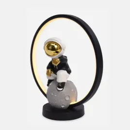 lampa-stolowa-nocna-led-czarna-na-biurko-do-sypialni-astronauta-raper