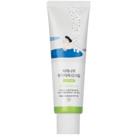 nawilzajacy-krem-przeciwsloneczny-round-lab-moisture-mild-up-spf50-50-ml
