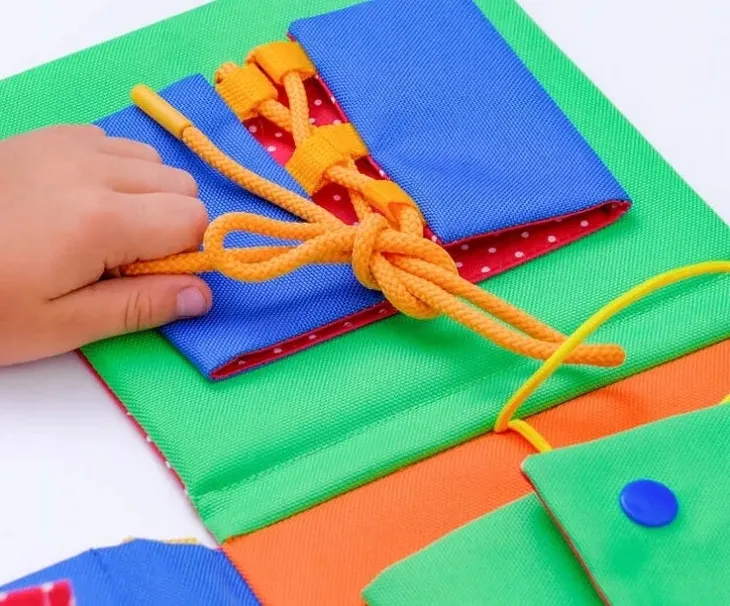 busy-board-gra-edukacyjna-wiek-dziecka-3-lata