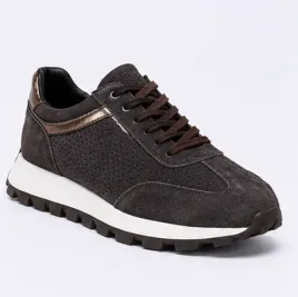 brazowe-sneakersy-damskie-z-perforacja-i-zlotymi-akcentami-37