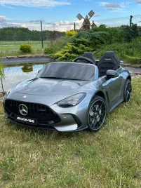 auto-na-akumulator-mercedes-gt63-amg-24v-lcd-dwuosobowy-dla-dzieci-lakier