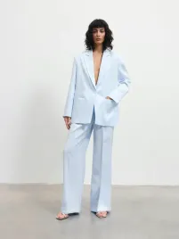 jasnoniebieska-marynarka-oversize-z-rozcieciami-reserved-xxl
