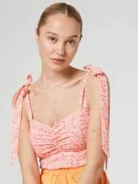 rozowy-top-w-kwiaty-malea-laura-giurcanu-x-about-you-s