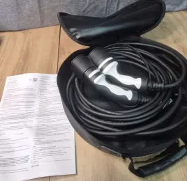 zlacze-ladowania-pojazdow-elektrycznychtypu-hongyi-20a-i-napieciu-250v