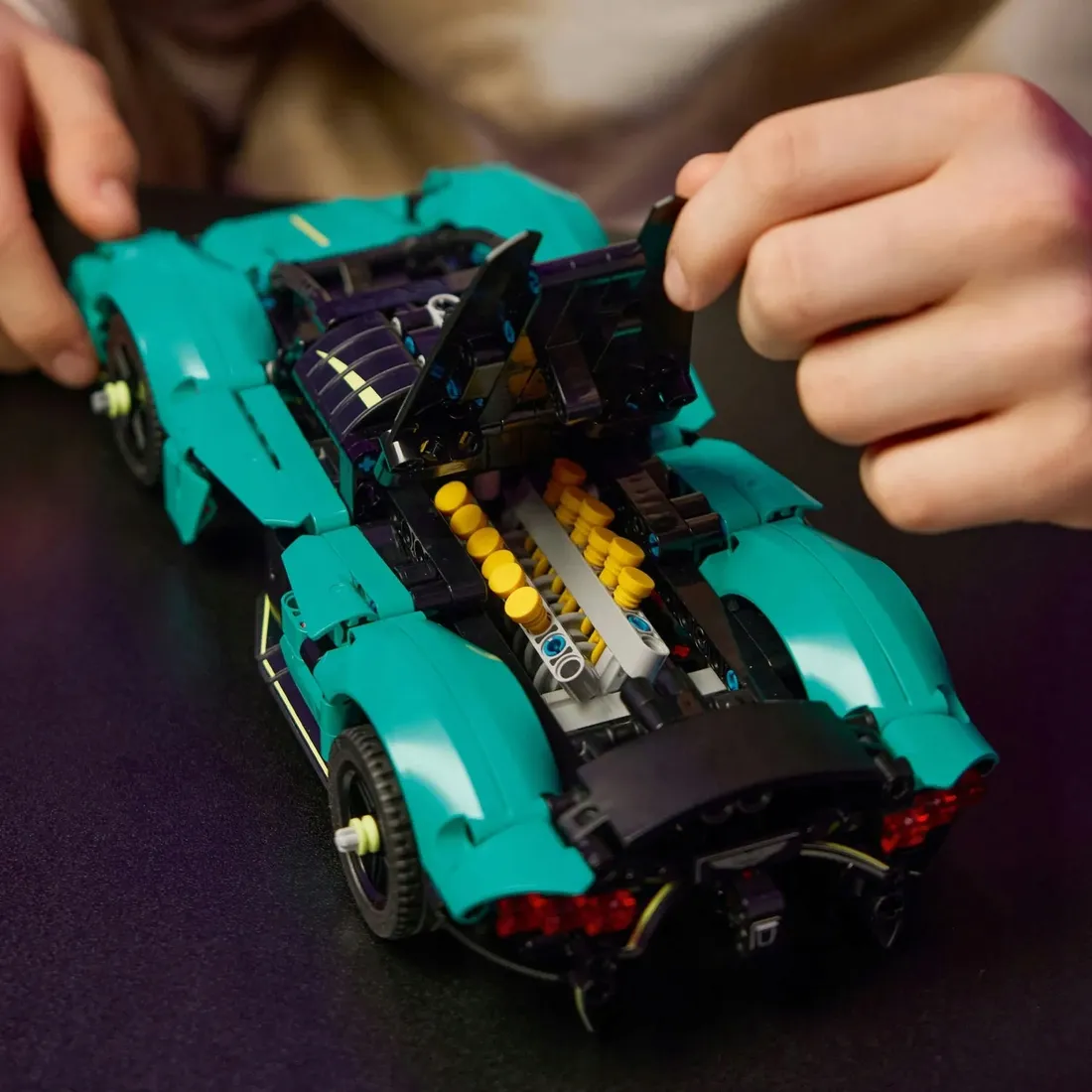 lego-42208-technic-aston-martin-valkyrie