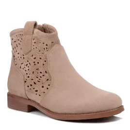 botki-damskie-bezowe-zamszowe-s-barski-61-8019-plaskie-azurowe-na-zamek