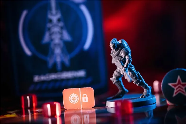 mass-effect-gra-planszowa-material-karton-papier-plastik