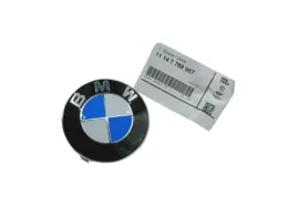 11147788967-emblemat-na-pokrywe-silnika-oryginal-oe-bmw-e88-f22-e46-e92-f10