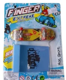 fingerboard-mini-deskorolka-na-palce-rampa