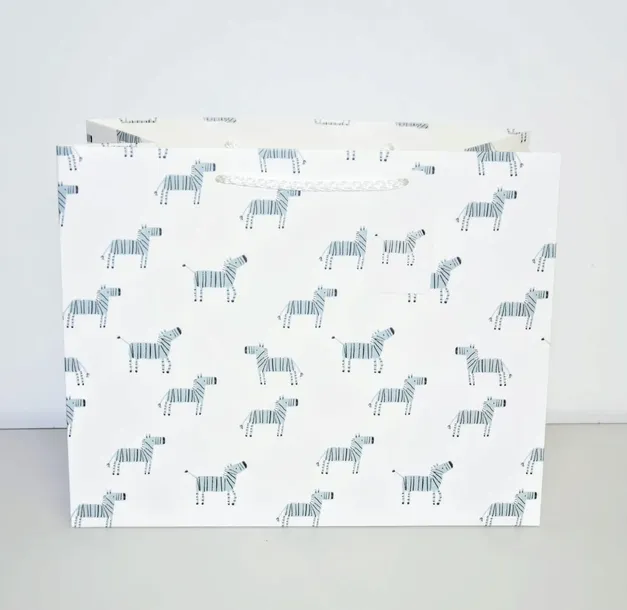 torebka-prezentowa-m-material-papier