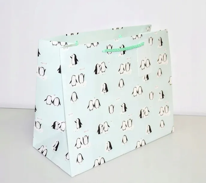 torebka-prezentowa-m-stan-nowy-material-papier