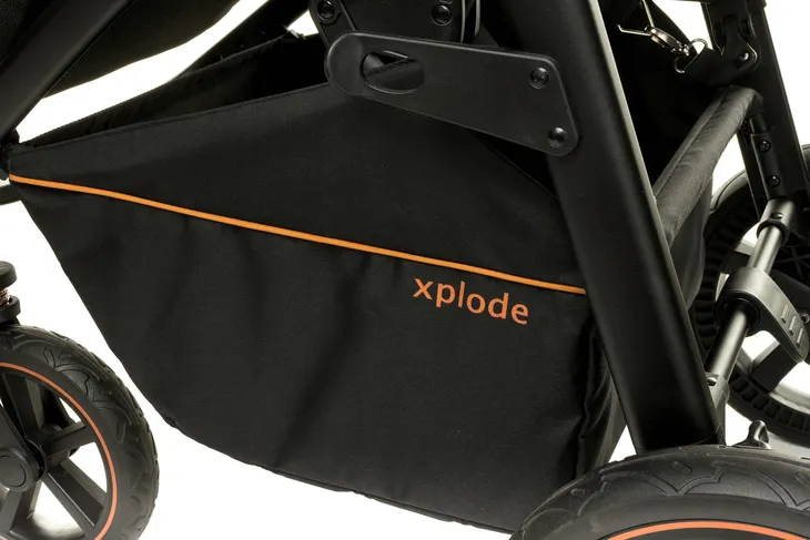 future-design-wozek-spacerowy-xplode-jet-black-glebokosc-produktu-90-cm