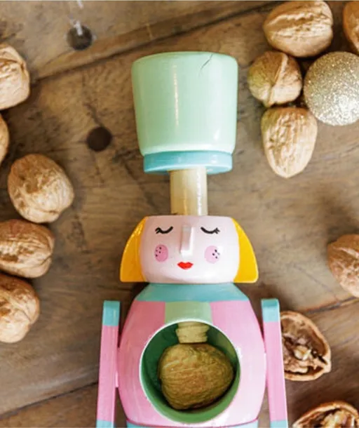 kitchencraft-drewniany-dziadek-do-orzechow-kod-producenta-kcxmnutlady