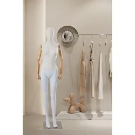 manekin-abstrakcyjny-bialy-zenski-wystawa-ekspozycja