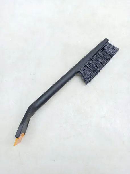 szczotko-skrobaczka-fiskars-solid-1078496-waga-z-opakowaniem-0-5-kg