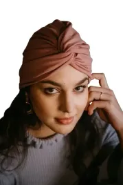 turban-damski-twist-czapka-flora-013-pudrowy-roz-idealna-w-trakcie-chemii