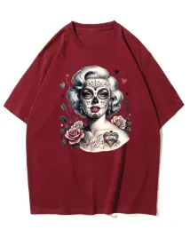koszulka-oversize-kobieta-z-tatuazem-marilyn-monroe-bordowy-3xl