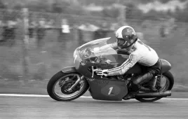 obraz-na-plotnie-canvas-giacomo-agostini-moto-gp-motocykl-90x60-1