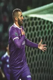 obraz-na-plotnie-canvas-pilkarski-karim-benzema-dla-fan-60x90-cm