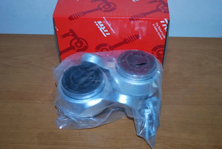 tuleja-wahacza-jbu656-trw-waga-z-opakowaniem-1-7-kg