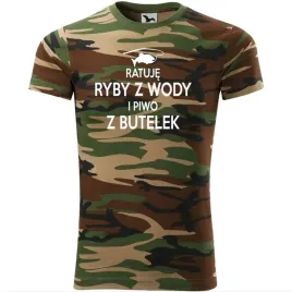 koszulka-moro-unisex-z-nadrukiem-ratuje-ryby-z-wody-i-piwo-z-butelek-prezen
