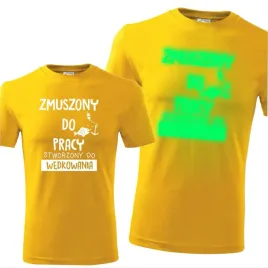 meska-koszulka-z-nadrukiem-swiecaca-zmuszony-do-pracy-prezent-dla-wedkarza