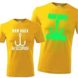 meska-koszulka-z-nadrukiem-swiecaca-mam-haka-na-szczupaka-dla-wedkarza-zolt