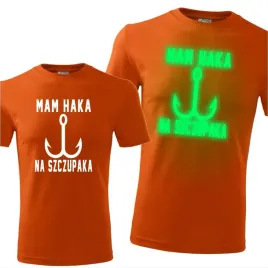 meska-koszulka-z-nadrukiem-swiecaca-mam-haka-na-szczupaka-dla-wedkarza-poma