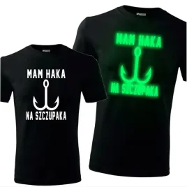 meska-koszulka-z-nadrukiem-swiecaca-mam-haka-na-szczupaka-dla-wedkarza-czar