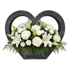 drewniane-szare-serce-statuetka-kosz-na-kwiaty-dekoracja-nagrobna-30x35-cm