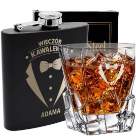 zestaw-czarna-piersiowka-szklanka-na-whisky-prezent-na-wieczor-kawalerski