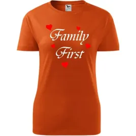 damska-koszulka-na-dzien-mamy-family-first-na-prezent-dla-mamy-urodziny-pom