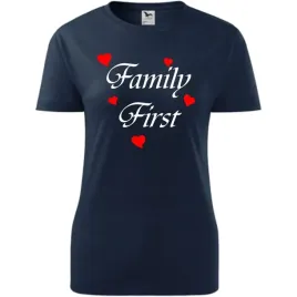 damska-koszulka-na-dzien-mamy-family-first-na-prezent-dla-mamy-urodziny-cie