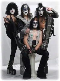 podkladka-pod-mysz-nadruk-22x18-cm-kiss-zespol-rockowy-hard-rock-prezent