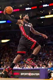 podkladka-pod-mysz-z-nadrukiem-22x18-cm-nba-lebron-james-miami-heat-prezent