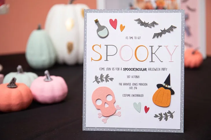 wykrojnik-do-papieru-sizzix-thinlits-spooky-icons-czaszka-dynia-nietoperz-kod-producenta-666453