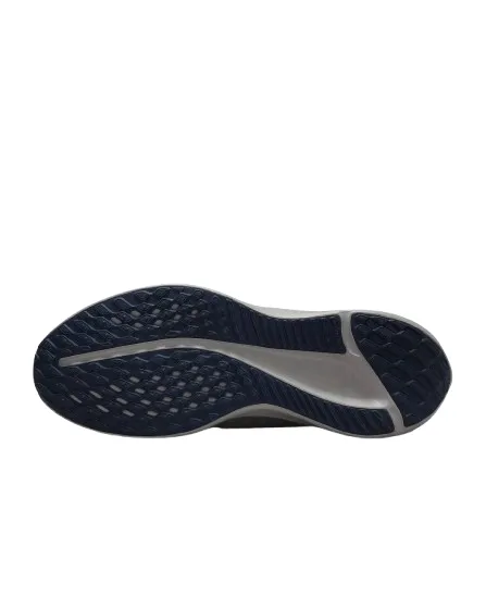 nike-quest-5-wzor-dominujacy-logo