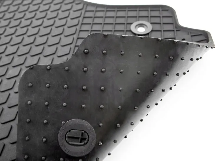 dywaniki-gumowe-do-audi-q5-2008-liczba-elementow-komplety