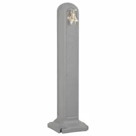 punkt-poboru-wody-z-kranem-jasnoszary-wyglad-kamienia