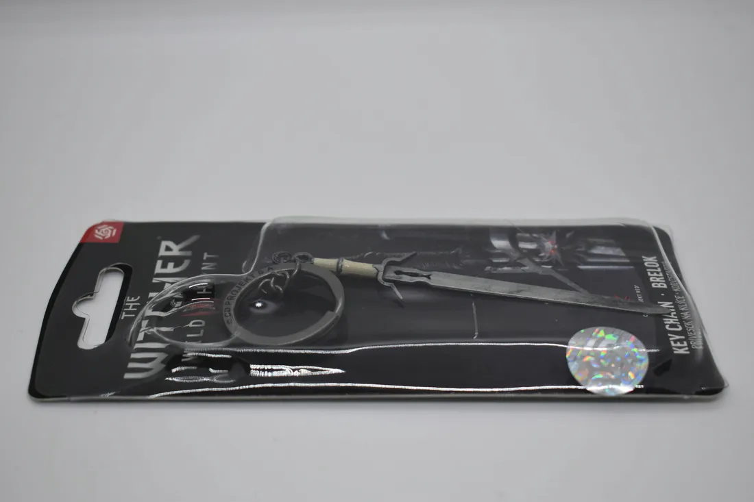 the-witcher-3-ciri-sword-keychain